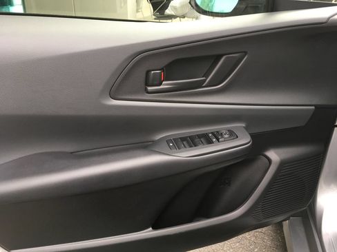 Used 2025 Toyota Prius LE FWD image 18