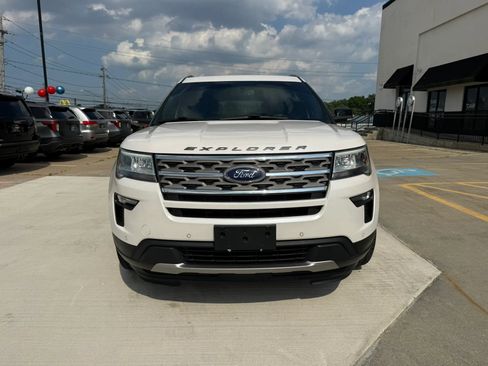 Used 2018 Ford Explorer XLT w/ Equipment Group 202A AWD/4WD image 2