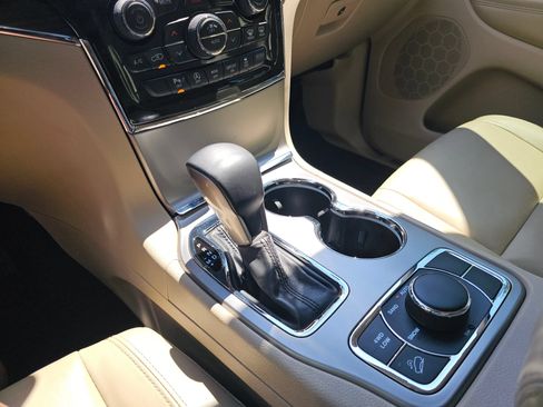 Used 2021 Jeep Grand Cherokee Limited w/ Sun & Sound Group AWD/4WD image 31