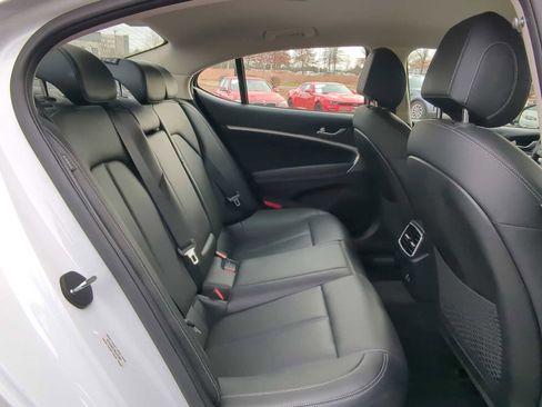 Used 2024 Genesis G70 2.5T image 8