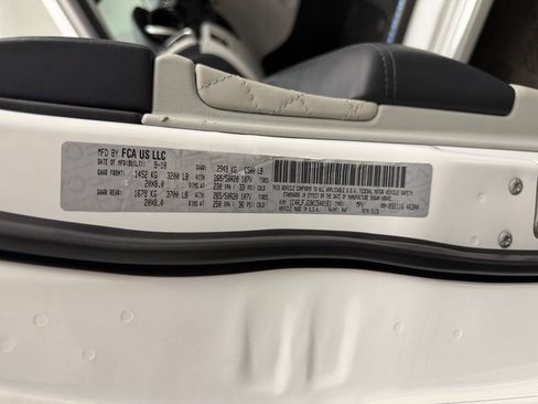 Used 2019 Jeep Grand Cherokee Summit AWD/4WD image 26