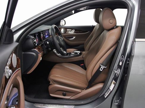 Used 2018 Mercedes-Benz E 400 E 400 image 16