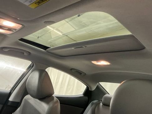 Used 2013 Hyundai Elantra Limited w/ Technology Pkg image 16