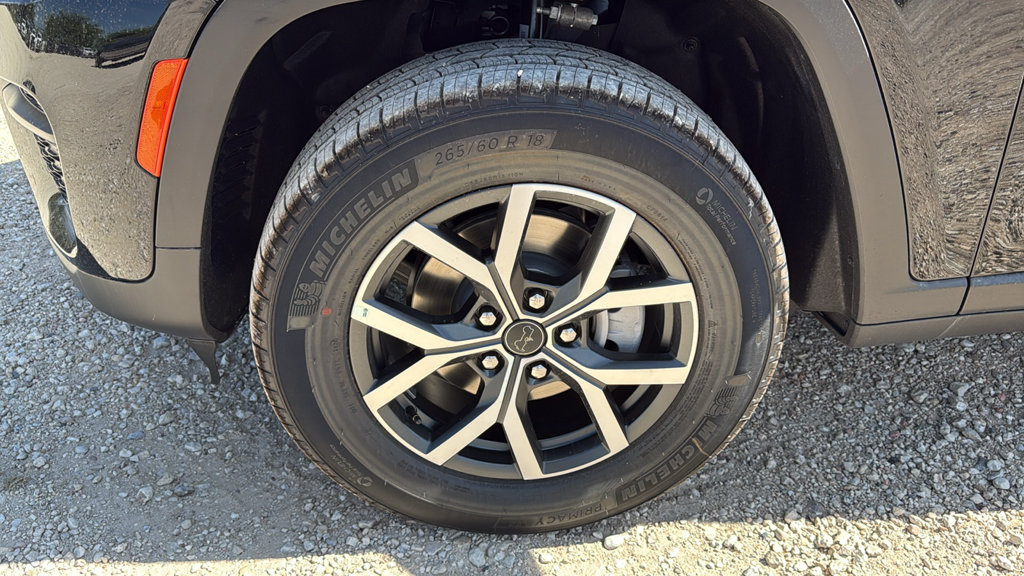 New 2027 Jeep Grand Cherokee Laredo X RWD image 26