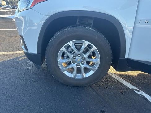 Used 2021 Chevrolet Traverse LS image 31