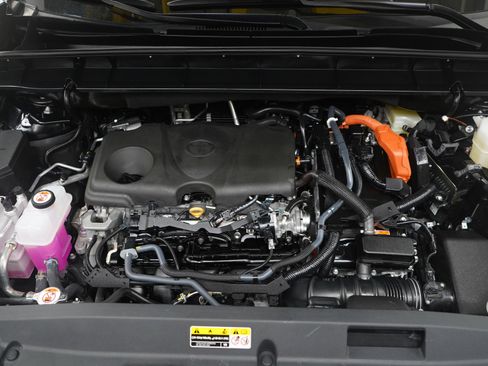 Used 2025 Toyota Highlander XLE image 35