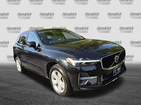 Certified 2022 Volvo XC60 B5 Momentum AWD/4WD image 2