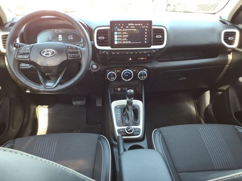 Certified 2024 Hyundai Venue Limited FWD image 18