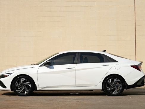 Used 2025 Hyundai Elantra Sport FWD image 8