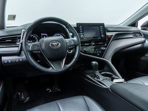 Used 2022 Toyota Camry SE w/ Convenience Package FWD image 4