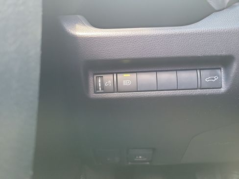 Used 2019 Toyota RAV4 XLE Premium FWD image 27