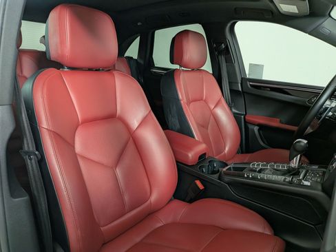 Certified 2021 Porsche Macan AWD/4WD image 21