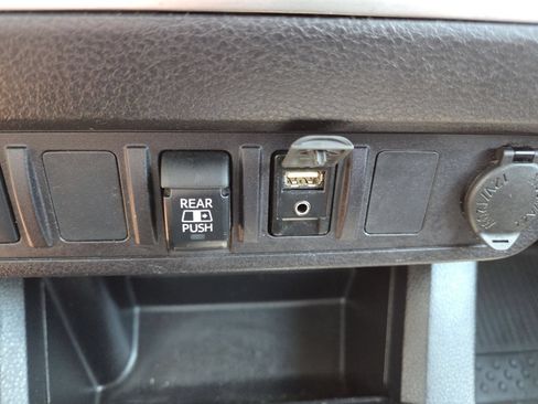 Used 2019 Toyota Tacoma SR5 RWD image 28