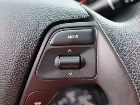 Used 2017 Kia Forte LX image 15