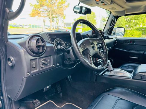 Used 2005 HUMMER H2 SUT w/ Preferred Equipment Group AWD/4WD image 11
