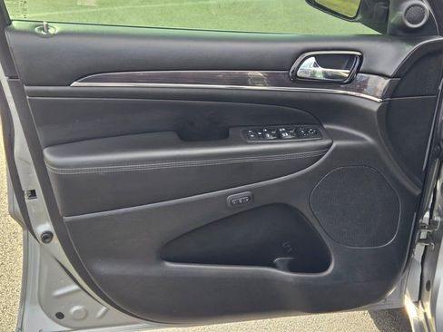 Used 2019 Jeep Grand Cherokee Overland image 22