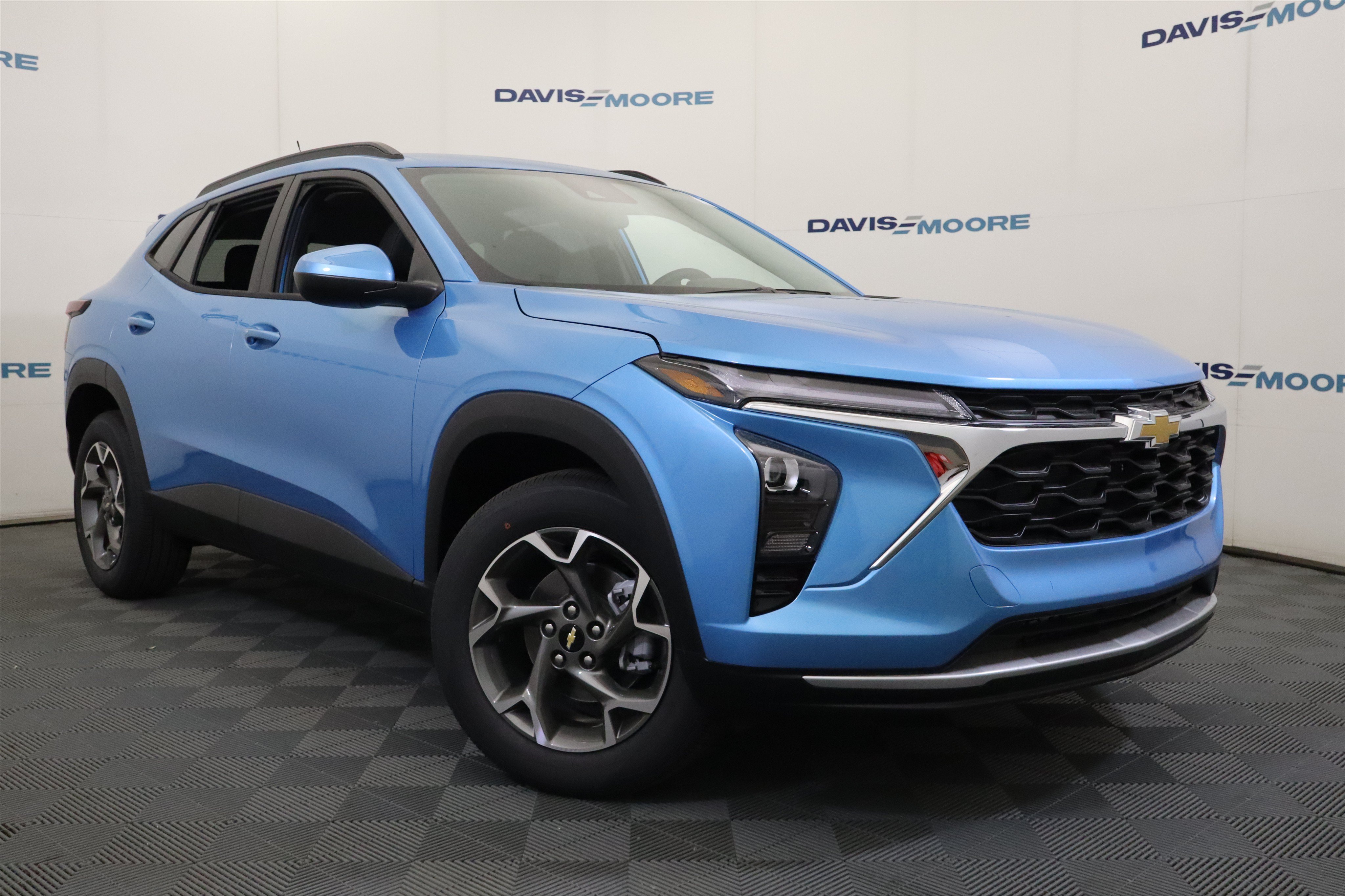 New 2026 Chevrolet Trax LT w/ Driver Confidence Package FWD image 2