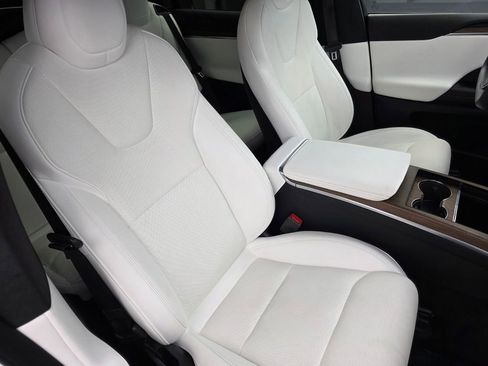 Used 2023 Tesla Model X image 25