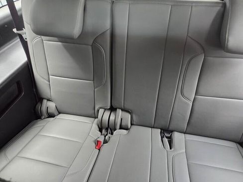 Used 2019 Chevrolet Suburban LT RWD image 15