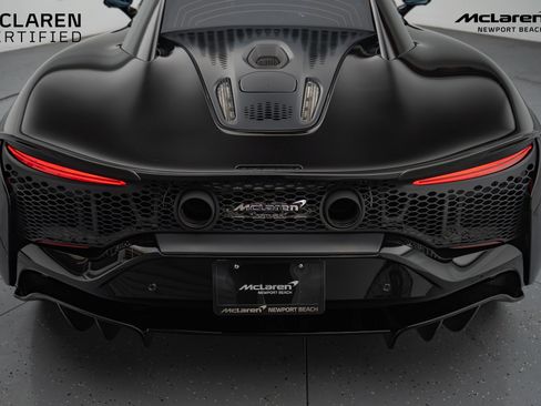 Used 2024 McLaren Artura image 18