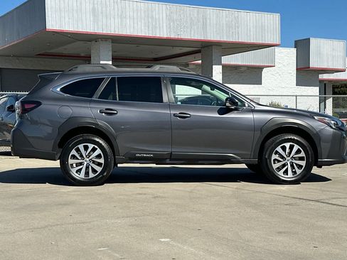 Certified 2025 Subaru Outback Premium AWD/4WD image 2