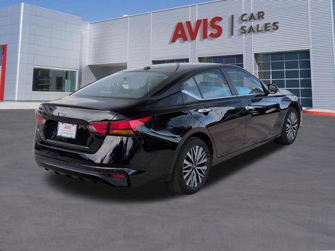Used 2025 Nissan Altima 2.5 SV FWD image 6