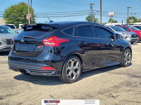 Used 2018 Ford Focus ST FWD image 4