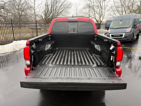 Used 2020 Toyota Tacoma SR image 8