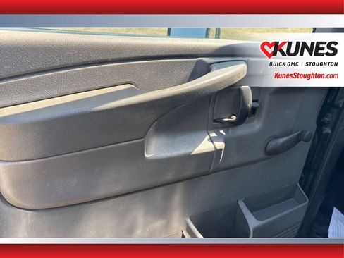 Used 2004 Chevrolet Express 3500 w/ Chrome Appearance Package RWD image 15