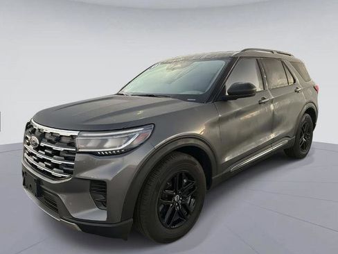 Used 2025 Ford Explorer Active RWD image 1