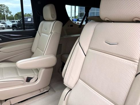 Used 2023 Cadillac Escalade ESV Premium Luxury AWD/4WD image 14