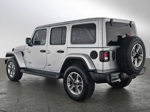 Used 2023 Jeep Wrangler Unlimited Sahara AWD/4WD image 5