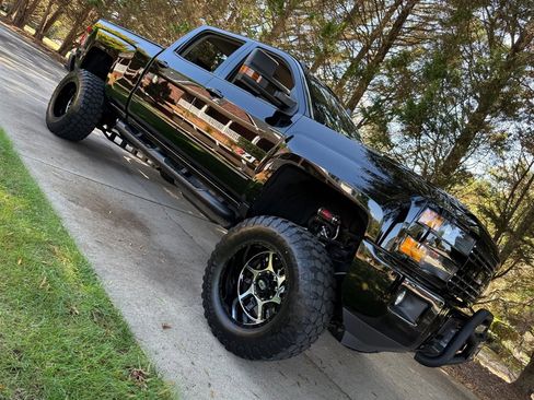 Used 2017 Chevrolet Silverado 2500 LTZ image 34