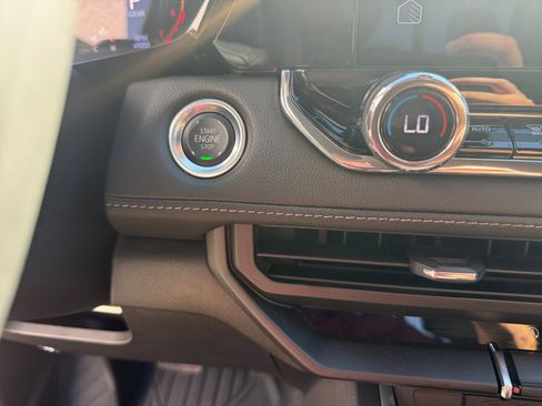 Used 2024 Chevrolet Colorado LT w/ LT Convenience Package image 21