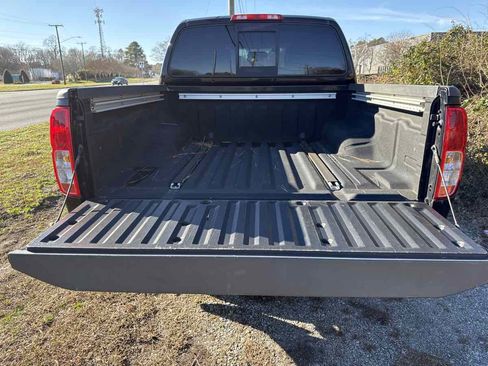 Used 2014 Nissan Frontier SL image 15