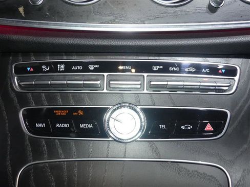 Used 2020 Mercedes-Benz E 350 4MATIC Sedan w/ Premium Package image 39