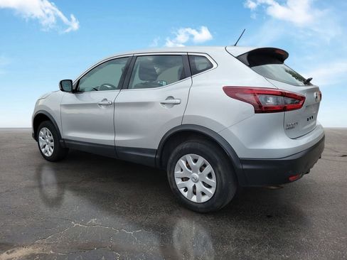 Used 2020 Nissan Rogue Sport S image 3