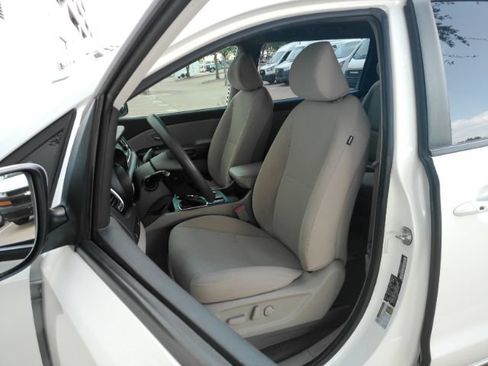 Used 2021 Kia Sedona LX FWD image 14