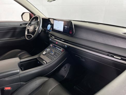 Used 2023 Hyundai Palisade Limited w/ Winter Package image 30