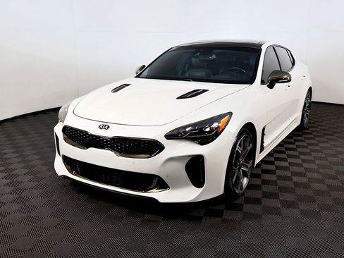 Used 2018 Kia Stinger GT2 image 2