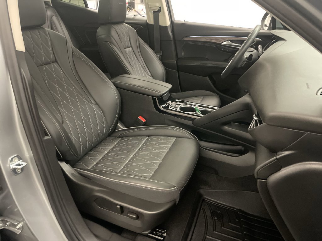 Used 2023 Buick Envision Avenir AWD/4WD image 23