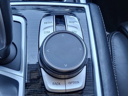 Used 2022 BMW 740i RWD image 25