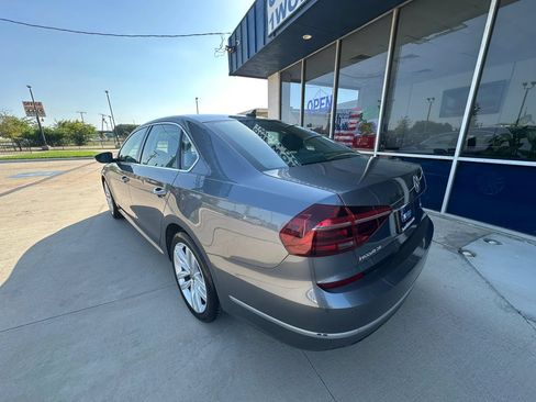 Used 2018 Volkswagen Passat 2.0T SE FWD image 5