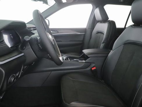New 2026 Jeep Grand Cherokee Altitude AWD/4WD image 16