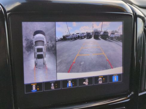 Used 2023 Chevrolet Traverse High Country FWD image 21