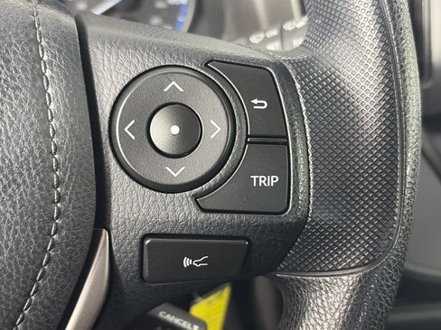 Used 2018 Toyota RAV4 LE w/ All Weather Liner Package FWD image 29