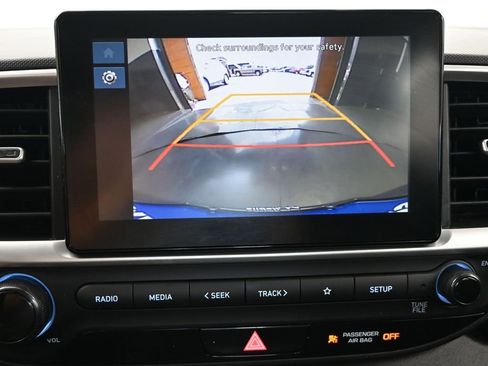 Certified 2025 Hyundai Venue SE image 29