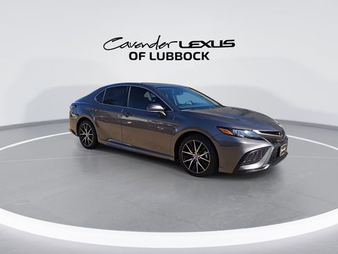 Used 2024 Toyota Camry SE w/ Convenience Package FWD image 2