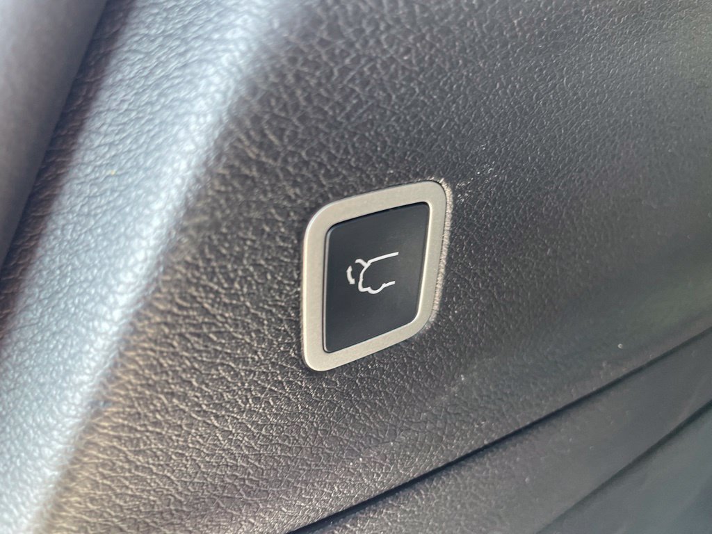 Used 2026 Chrysler Pacifica Limited FWD image 40