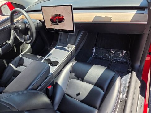 Used 2022 Tesla Model Y Long Range AWD/4WD image 22